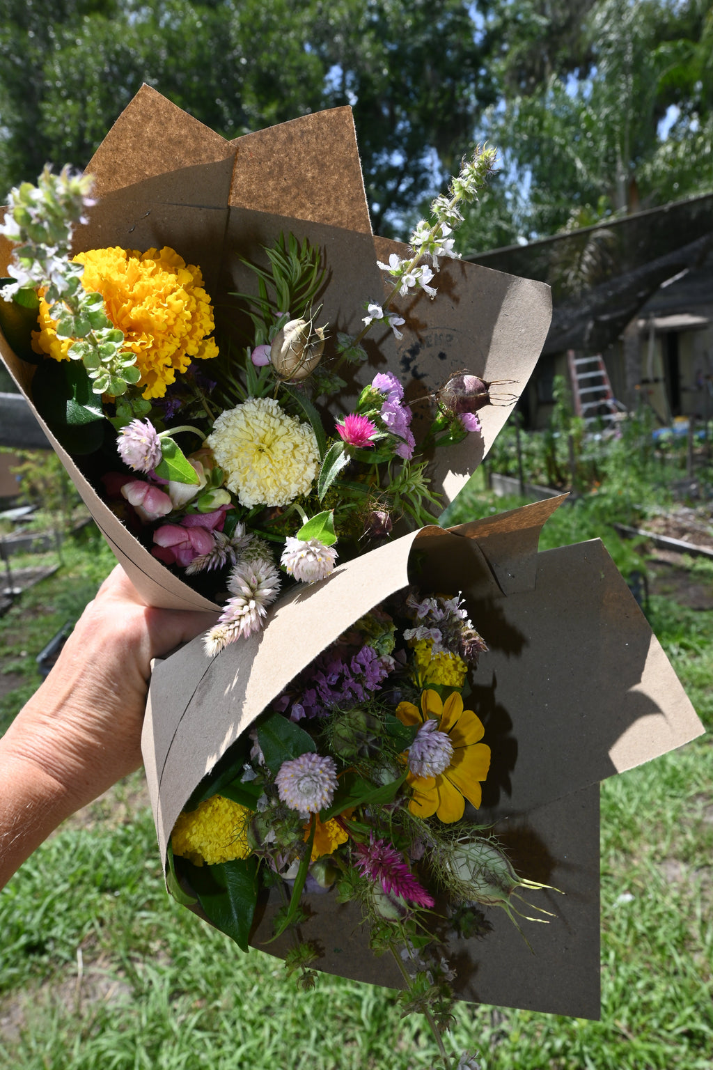 *Joy Bringers* Mini-bouquet